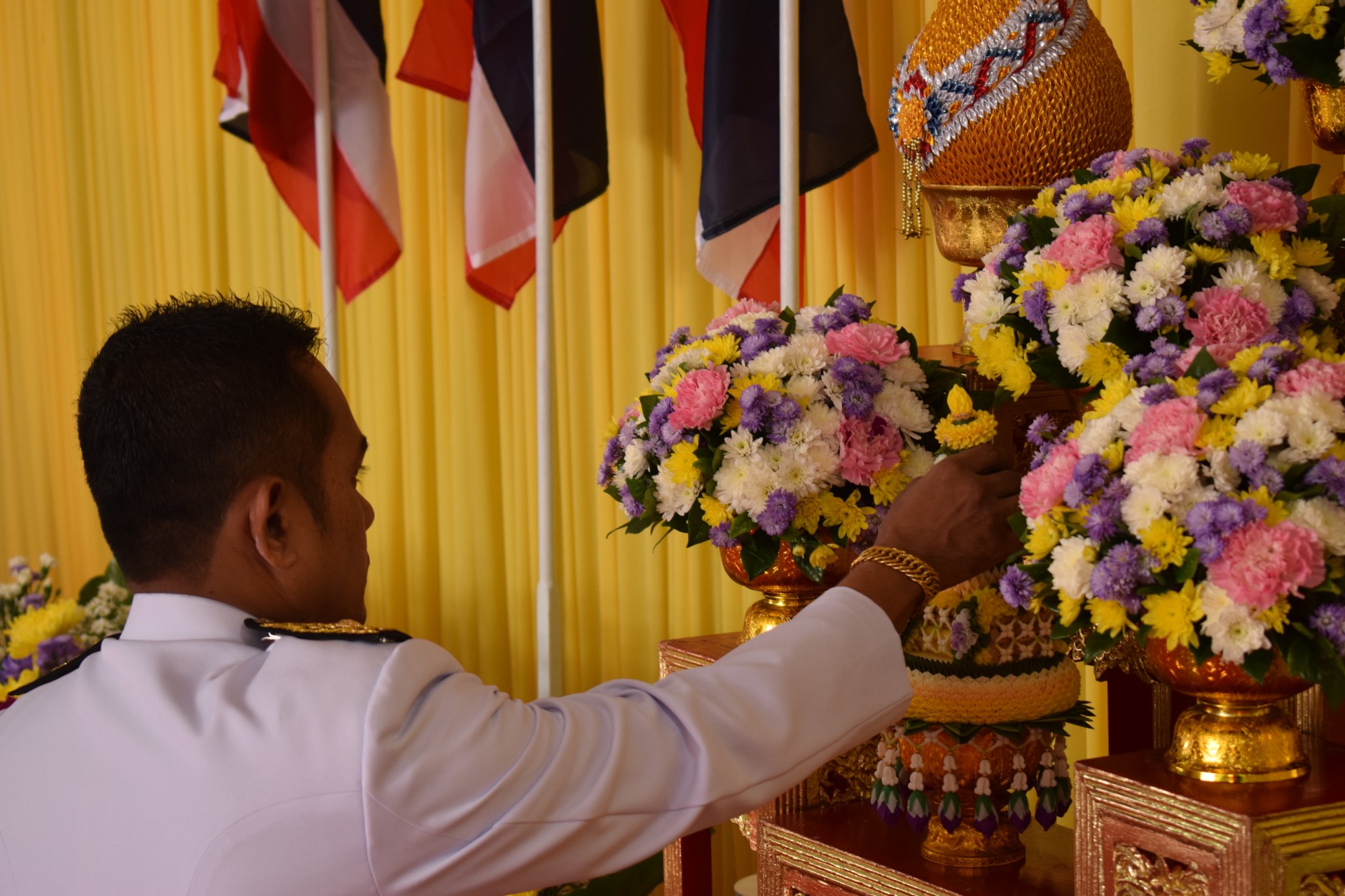 พิธีรับมอบพระบรมฉายาลักษณ์ พระบาทสมเด็จพระเจ้าอยู่หัว และสมเด็จพระนางเจ้าฯ พระบรมราชินี เนื่องในโอกาสมหามงคลพระราชพิธีบรมราชาภิเษก พุทธศักราชก 2562